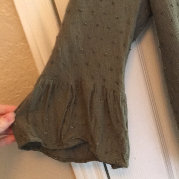 green blouse - Picture 2 of 5